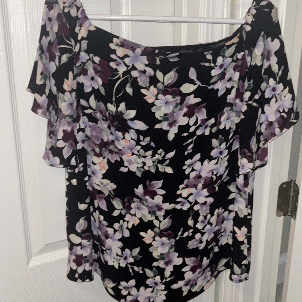 White House Black Market Black Floral Flutter Sleeve Top